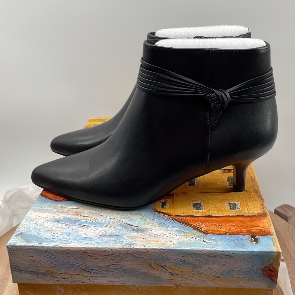 Bella Vita Black Leather Ankle Boots Pointed Toe Kitten Heel 51-2462 6WW